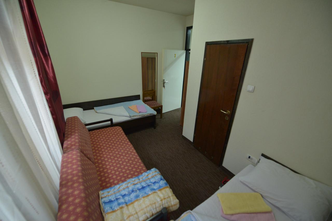 Guesthouse Duga Белград Екстериор снимка