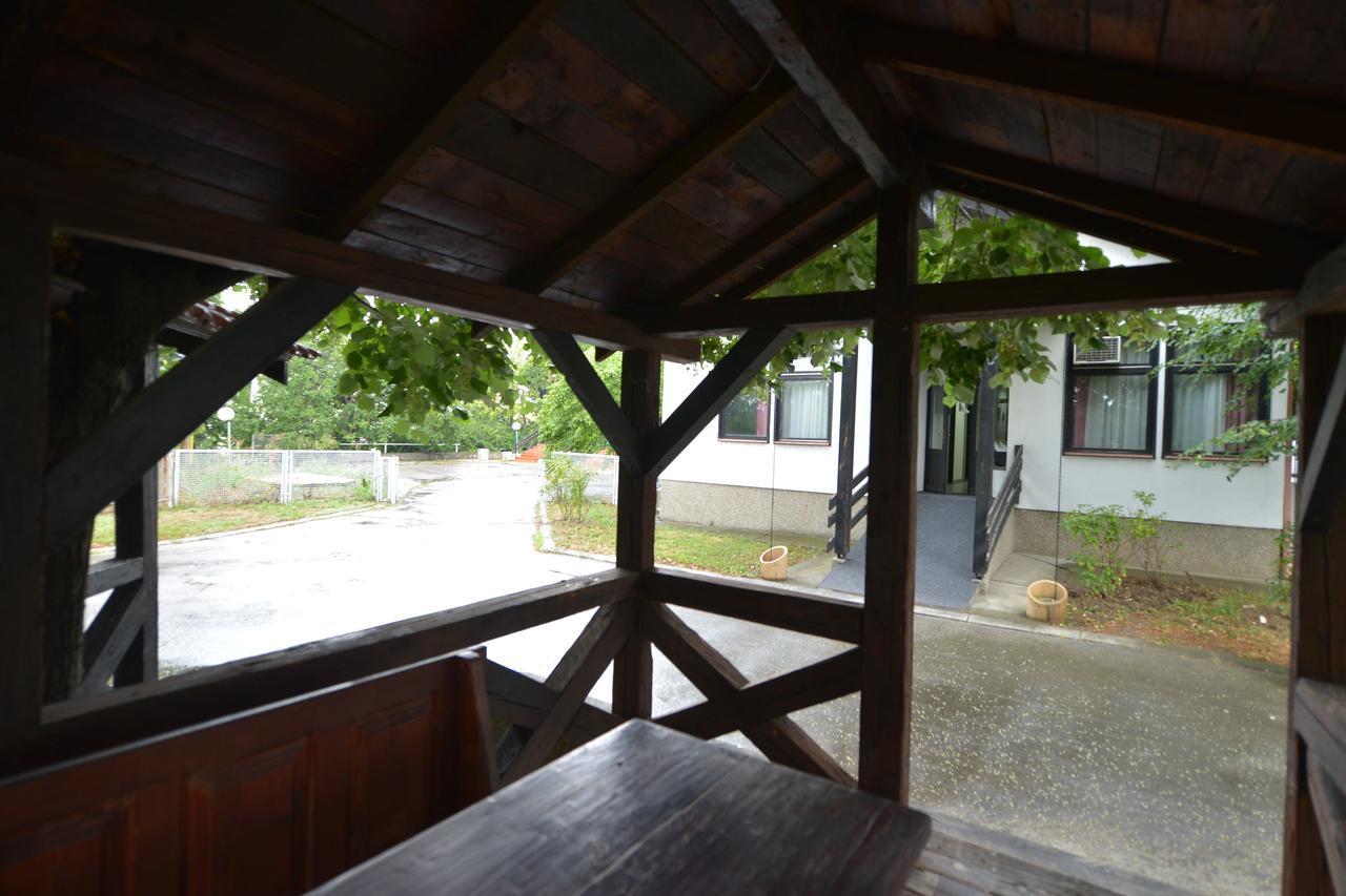 Guesthouse Duga Белград Екстериор снимка